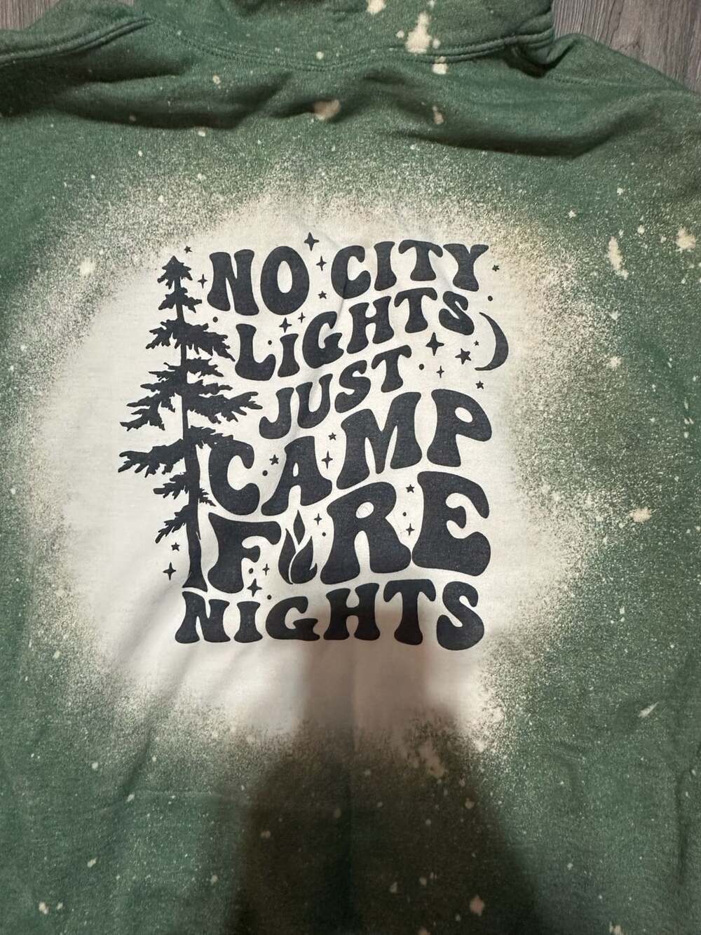 Gildan Heavy Blend Hoodie Size L Green Bleached No City Lights Campfire - Picture 2 of 5